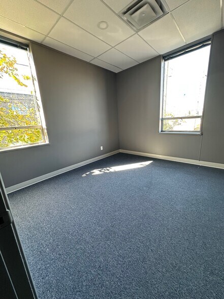 1200 Mccalla Ave, Knoxville, TN à louer - Photo de l’immeuble – Image 3 sur 7