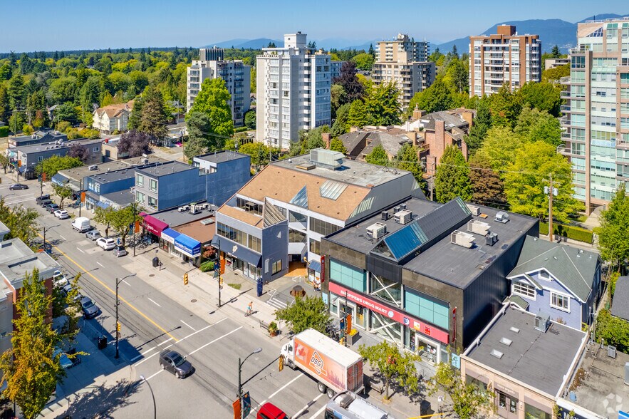 2309 W 41st Ave, Vancouver, BC à louer - Aérien – Image 2 sur 4