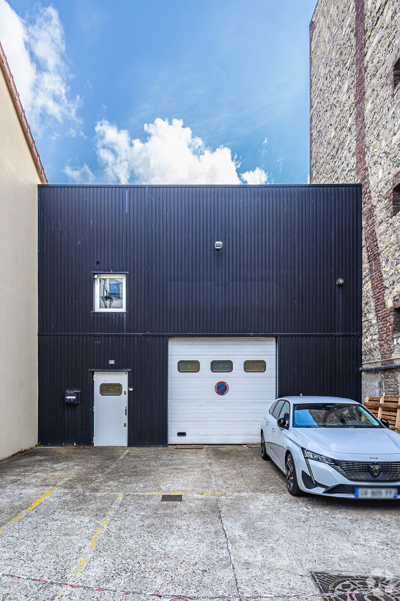 Local d’activités dans Courbevoie à louer Photo principale– Image 1 sur 16