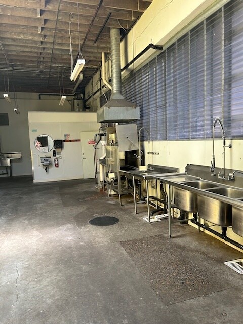 2120 NE Oregon St, Portland, OR à louer Photo principale– Image 1 sur 2