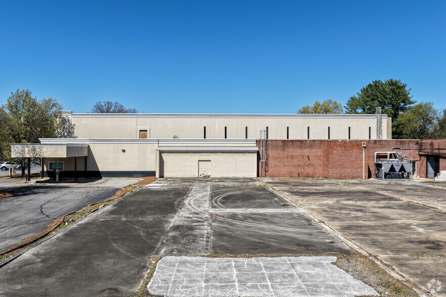 302 Highway St, Madison, NC à louer - Photo de l’immeuble – Image 2 sur 5