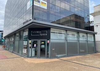 Plus de détails pour 1 Crown Sq, Woking - Local commercial à louer