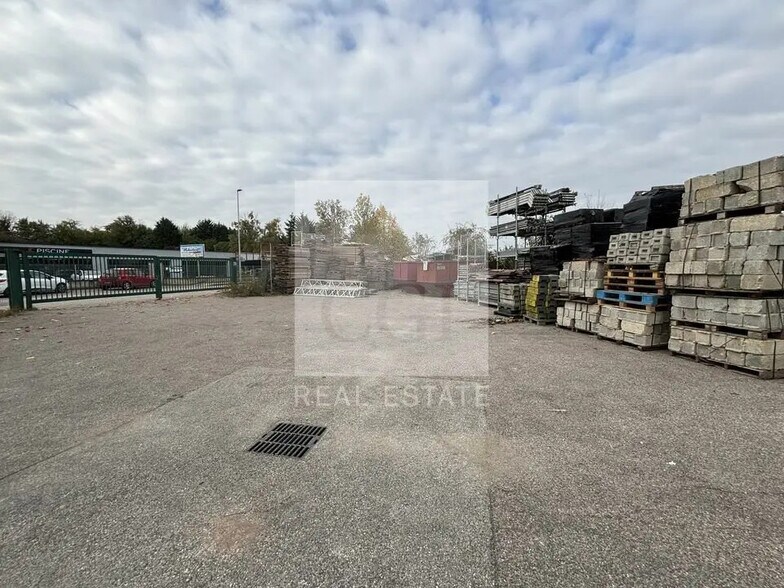 Local d'activités dans Charvieu-Chavagneux à vendre - Photo de la construction – Image 3 sur 12