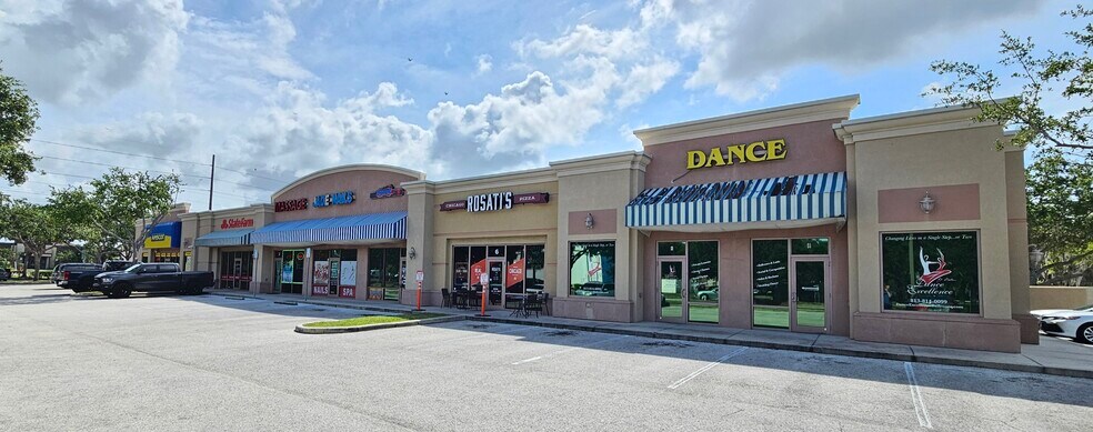 3730 Tampa Rd, Oldsmar, FL à louer - Photo de l’immeuble – Image 1 sur 10