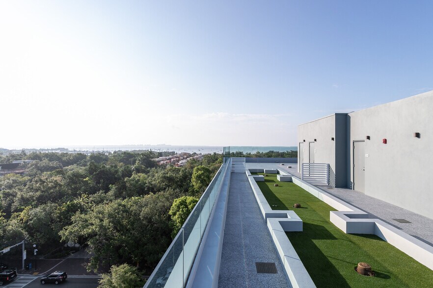 3480 Main Hwy, Coconut Grove, FL à louer - Photo de l’immeuble – Image 2 sur 7