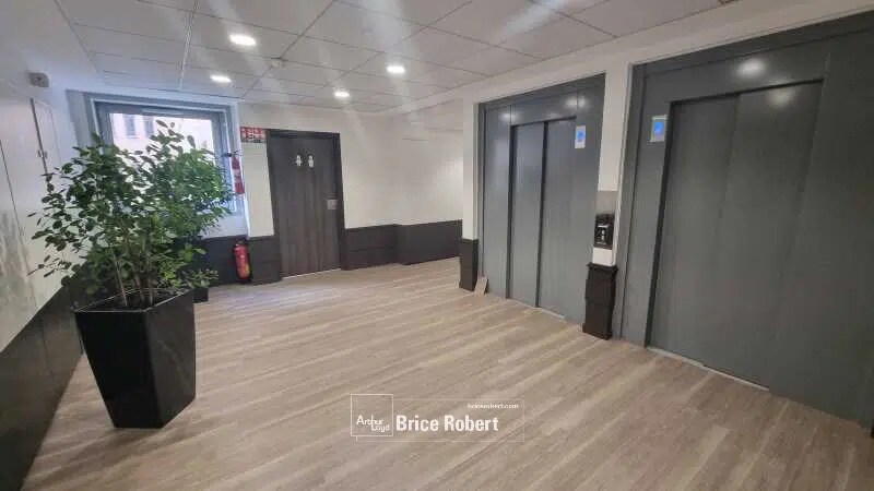 Bureau dans Lyon à louer - Photo de l’immeuble – Image 3 sur 8