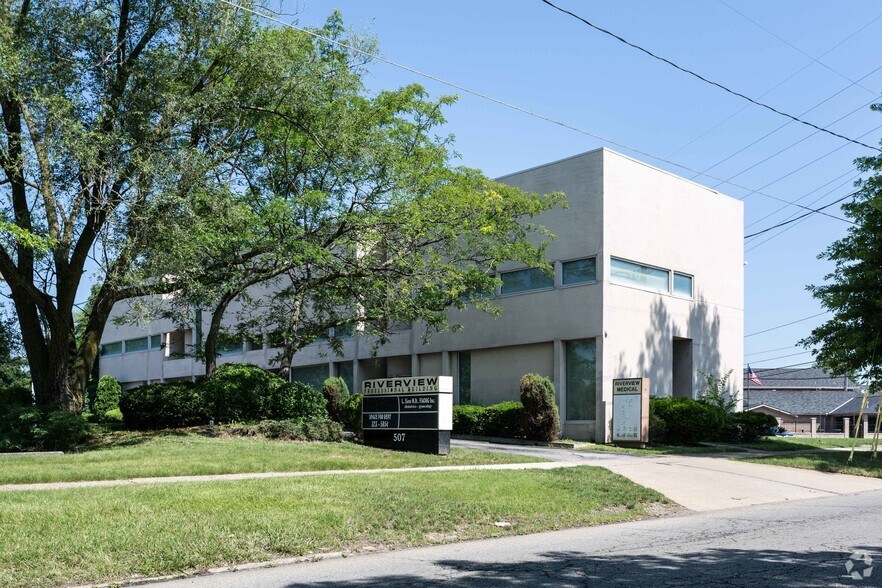 507 E River St, Elyria, OH à vendre - Photo de l’immeuble – Image 1 sur 11