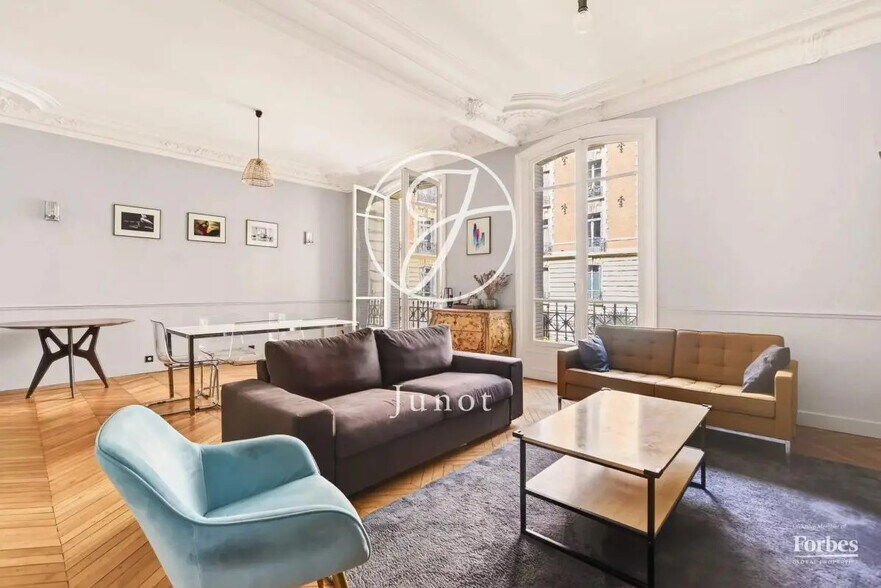 Immeuble residentiel dans Paris à vendre - Photo intérieure – Image 3 sur 17