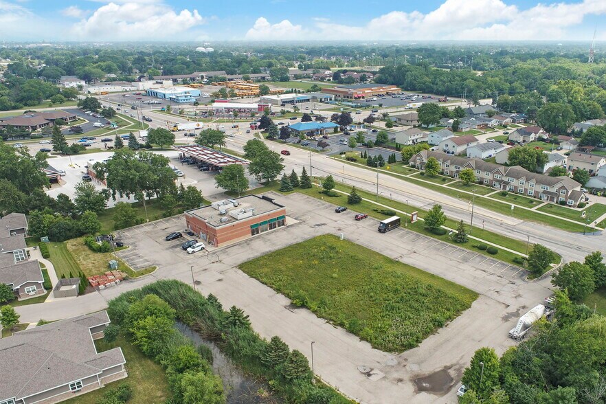 6316 52nd St, Kenosha, WI à vendre - Photo de l’immeuble – Image 3 sur 13