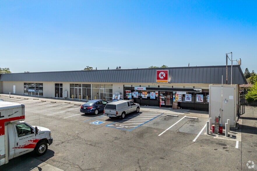 5557 Hemlock St, Sacramento, CA à vendre - Photo de l’immeuble – Image 2 sur 6