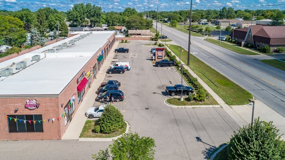 203-227 Middlebelt Rd, Garden City, MI à louer - Photo de l’immeuble – Image 2 sur 10