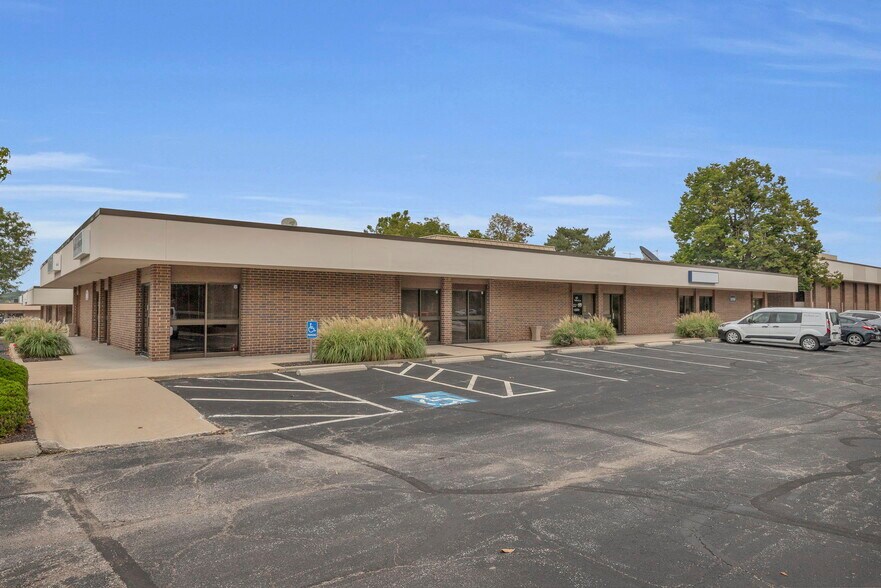 10580 Barkley St, Overland Park, KS à louer - Photo de l’immeuble – Image 2 sur 32