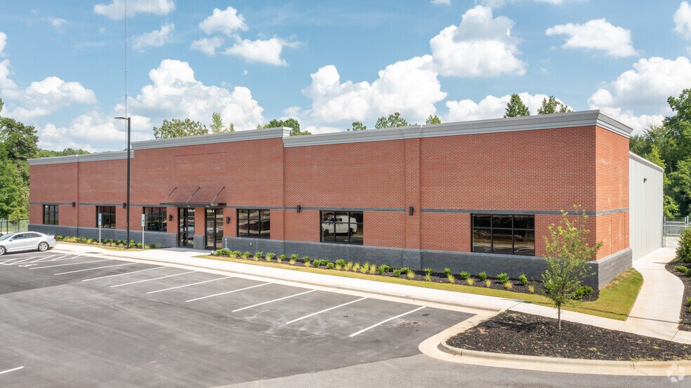 900 Bricksteel Ln, Garner, NC à louer - Photo de l’immeuble – Image 2 sur 8