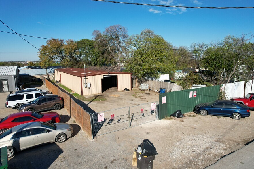 119 Burrell, Dallas, TX à louer - Photo principale – Image 1 sur 6