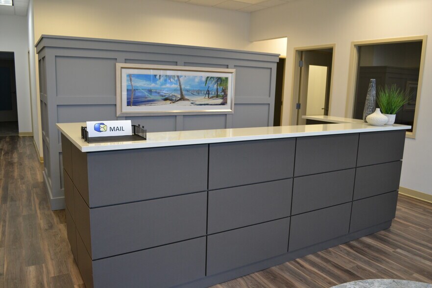 924 Alt 19, Palm Harbor, FL à louer - Hall d’entrée – Image 3 sur 7