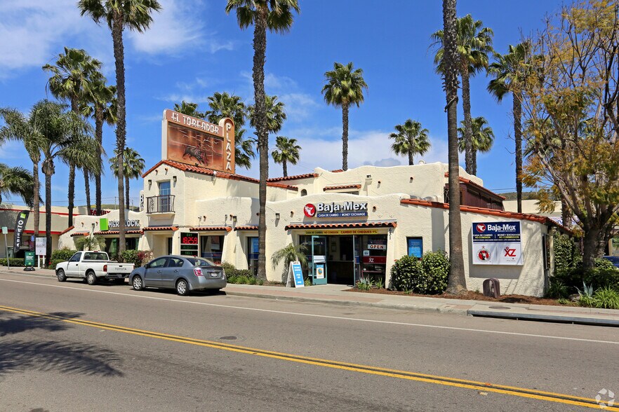 601-631 E San Ysidro Blvd, San Ysidro, CA à louer - Photo de l’immeuble – Image 1 sur 6