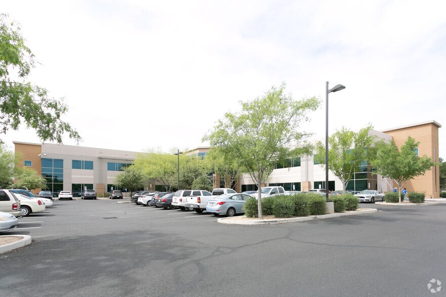 5650 W Chandler Blvd, Chandler, AZ à louer - Photo de l’immeuble – Image 2 sur 6