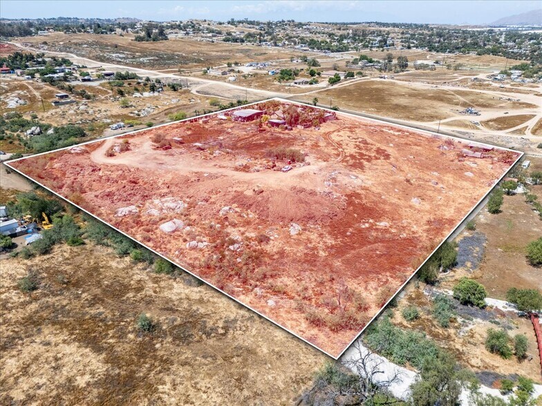 22791 Cajalco Rd, Perris, CA à vendre - Photo principale – Image 1 sur 1