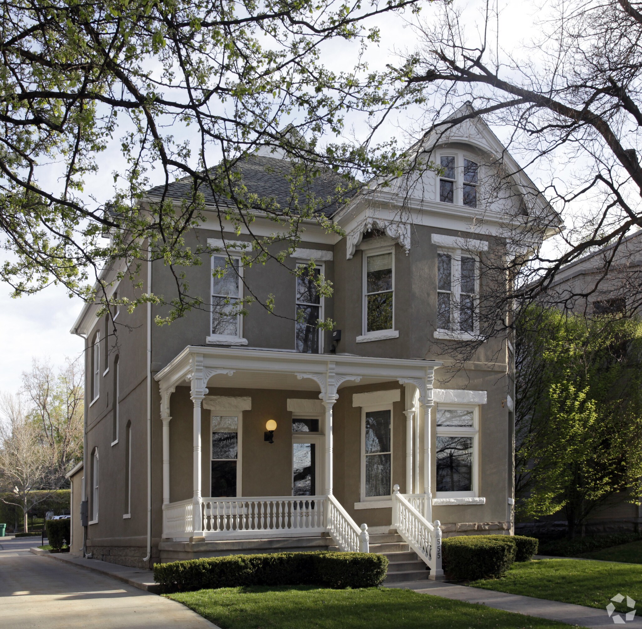 555 E South Temple, Salt Lake City, UT à louer Photo principale– Image 1 sur 16