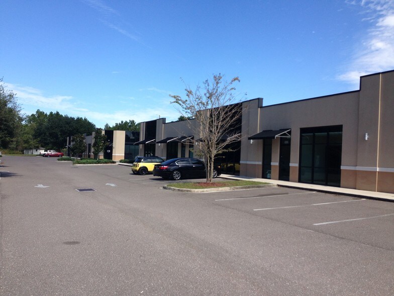 9889 Gate Pky, Jacksonville, FL à louer - Photo de l’immeuble – Image 3 sur 4