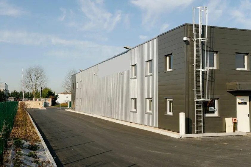 Local d’activités dans Vert-Saint-Denis à louer - Photo de l’immeuble – Image 2 sur 5