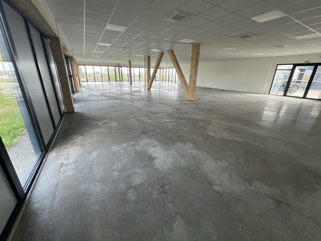 Bureau dans DOUVRES-LA-DÉLIVRANDE à vendre Photo de l’immeuble– Image 1 sur 12
