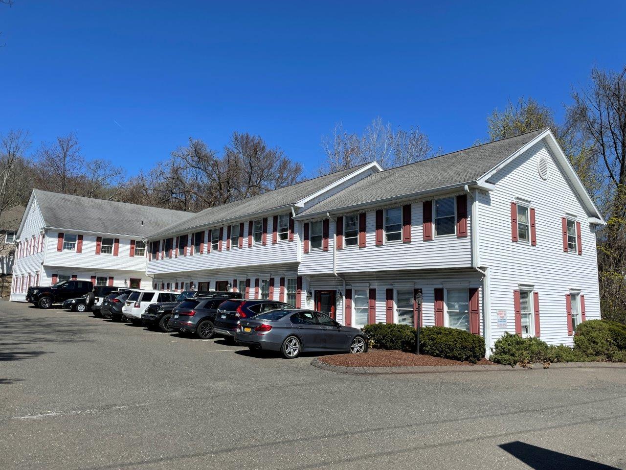 39 Mill Plain Rd, Danbury, CT à louer Photo principale– Image 1 sur 10