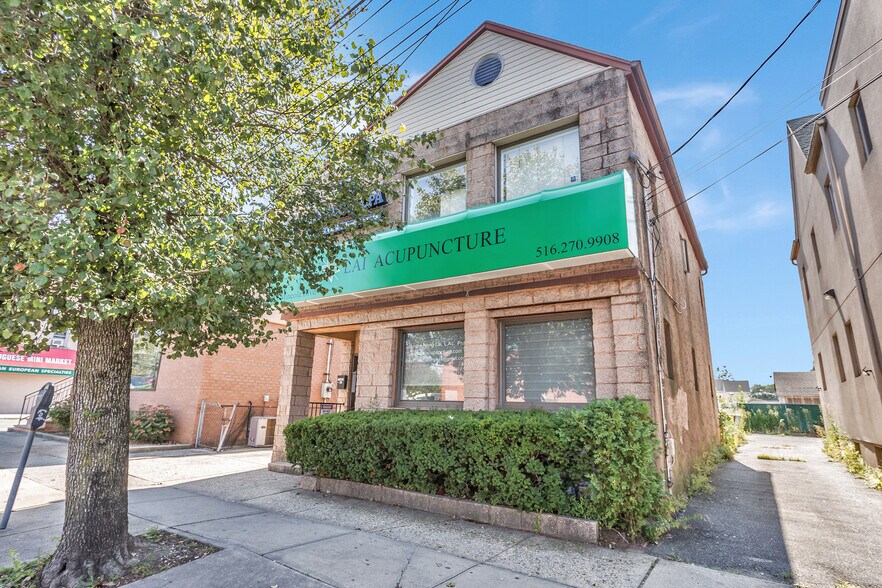 219 Mineola Blvd, Mineola, NY à louer - Photo de l’immeuble – Image 1 sur 30