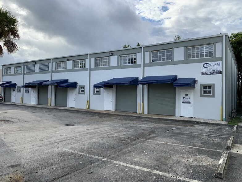 13186 SW 130th Ter, Miami, FL à louer - Photo de l’immeuble – Image 1 sur 3