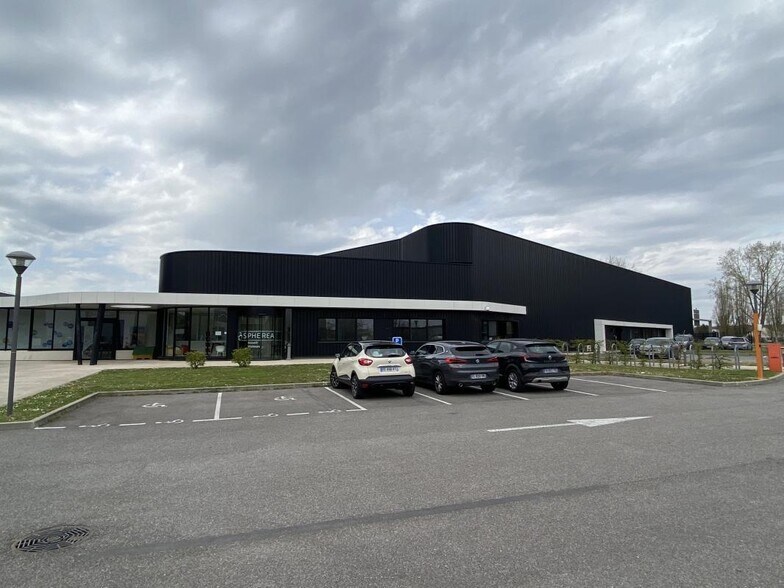 8 Rue Du Maréchal De Lattre De Tassigny, Élancourt à louer - Photo de l’immeuble – Image 1 sur 10
