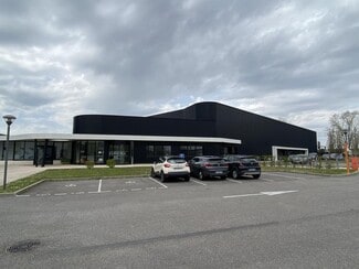 Plus de détails pour 8 Rue Du Maréchal De Lattre De Tassigny, Élancourt - Bureau, Local d'activités à louer