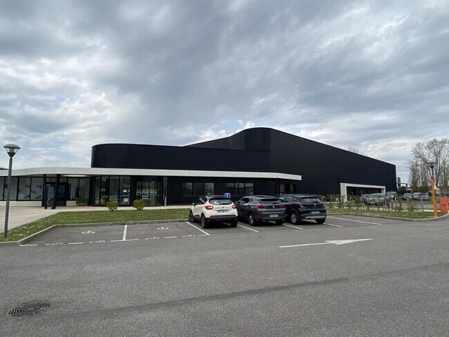 Plus de détails pour 8 Rue Du Maréchal De Lattre De Tassigny, Élancourt - Local d'activités à louer