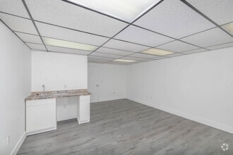14000-14048 SW 140th St, Miami, FL à louer Photo intérieure– Image 2 sur 7