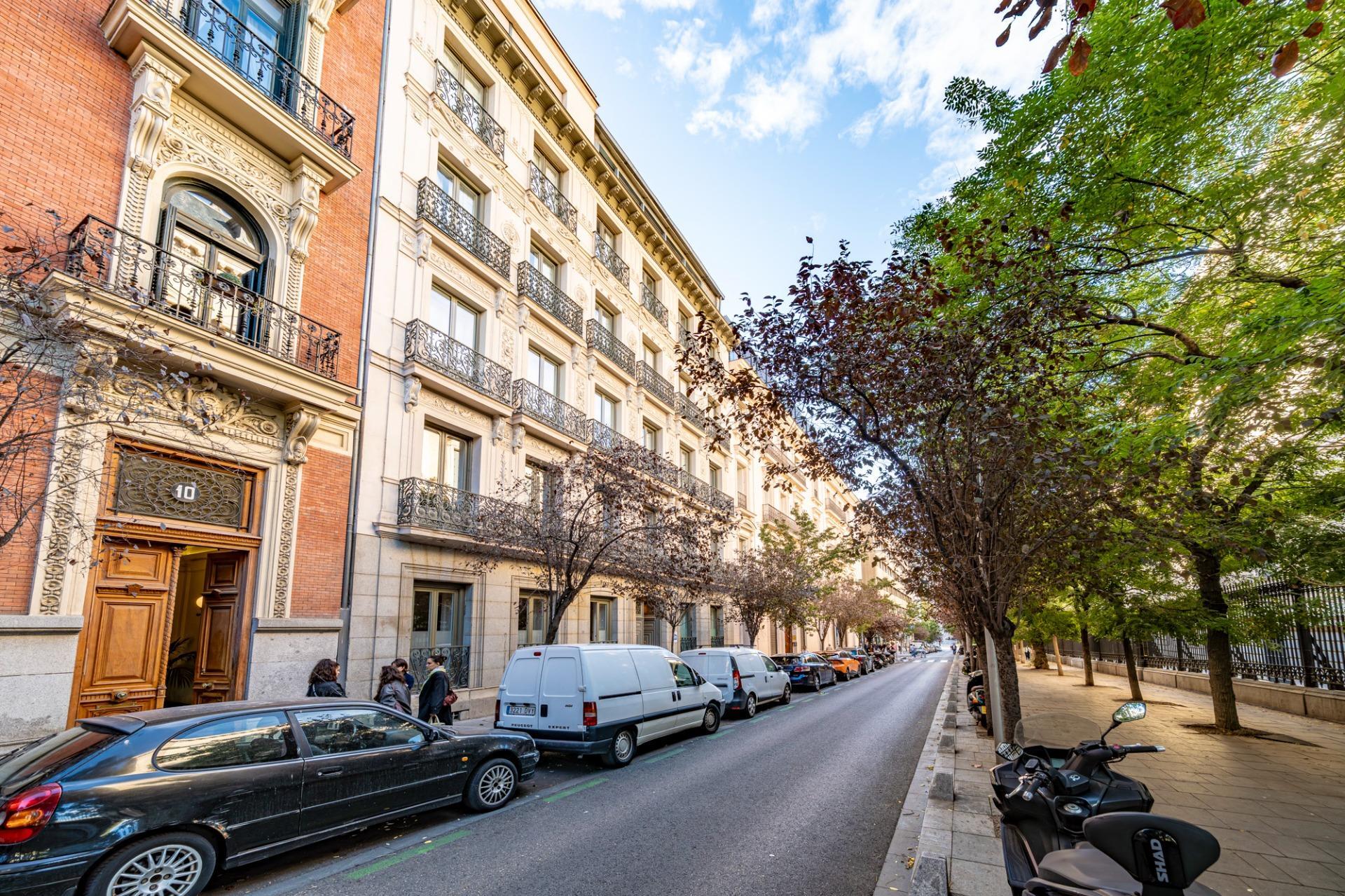 Immeuble residentiel dans Madrid, Madrid à vendre Photo de l’immeuble– Image 1 sur 3