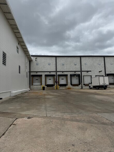 6422 Harney Rd, Tampa, FL à louer - Photo de l’immeuble – Image 3 sur 22