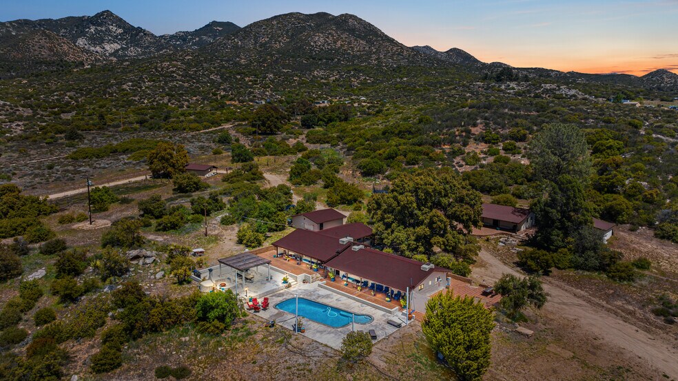 28015 Old Mine Rd, Ranchita, CA à vendre - Photo de l’immeuble – Image 2 sur 14