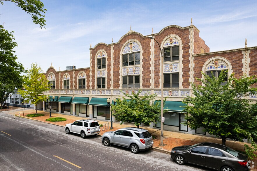 5585 Pershing Ave, Saint Louis, MO à louer - Photo principale – Image 1 sur 5