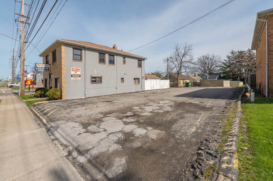 5203 Turney Rd, Garfield Heights, OH à vendre - Photo de l’immeuble – Image 3 sur 44