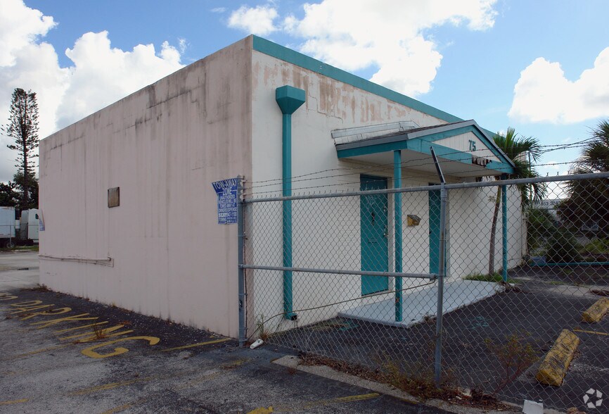 75 NE 183rd St, Miami, FL à vendre - Photo de l’immeuble – Image 3 sur 7