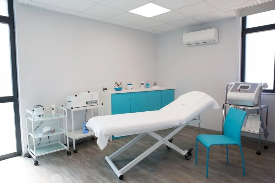 Local commercial dans Saint-Marcel à vendre - Photo de l’immeuble – Image 2 sur 4