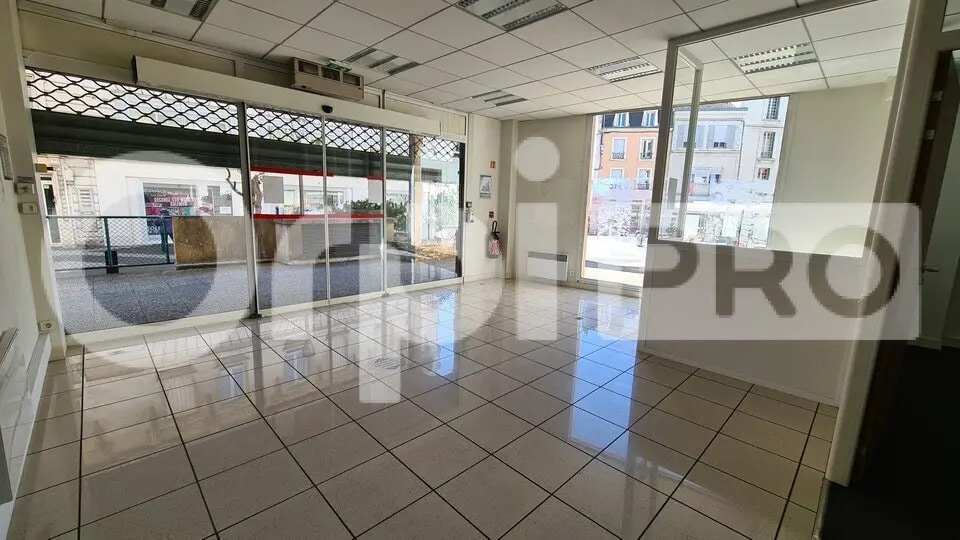 Bureau dans Montluçon à louer - Photo de l’immeuble – Image 2 sur 10