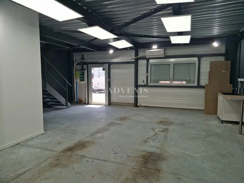 Local d'activités dans Dagneux à vendre - Photo intérieure – Image 2 sur 5