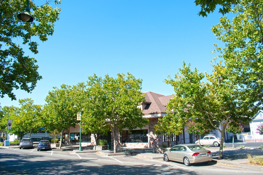 124-148 S Cloverdale Blvd, Cloverdale, CA à vendre - Photo de l’immeuble – Image 3 sur 7