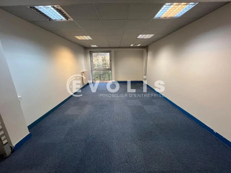 Local d’activités dans Croissy-Beaubourg à louer - Photo intérieure – Image 2 sur 11