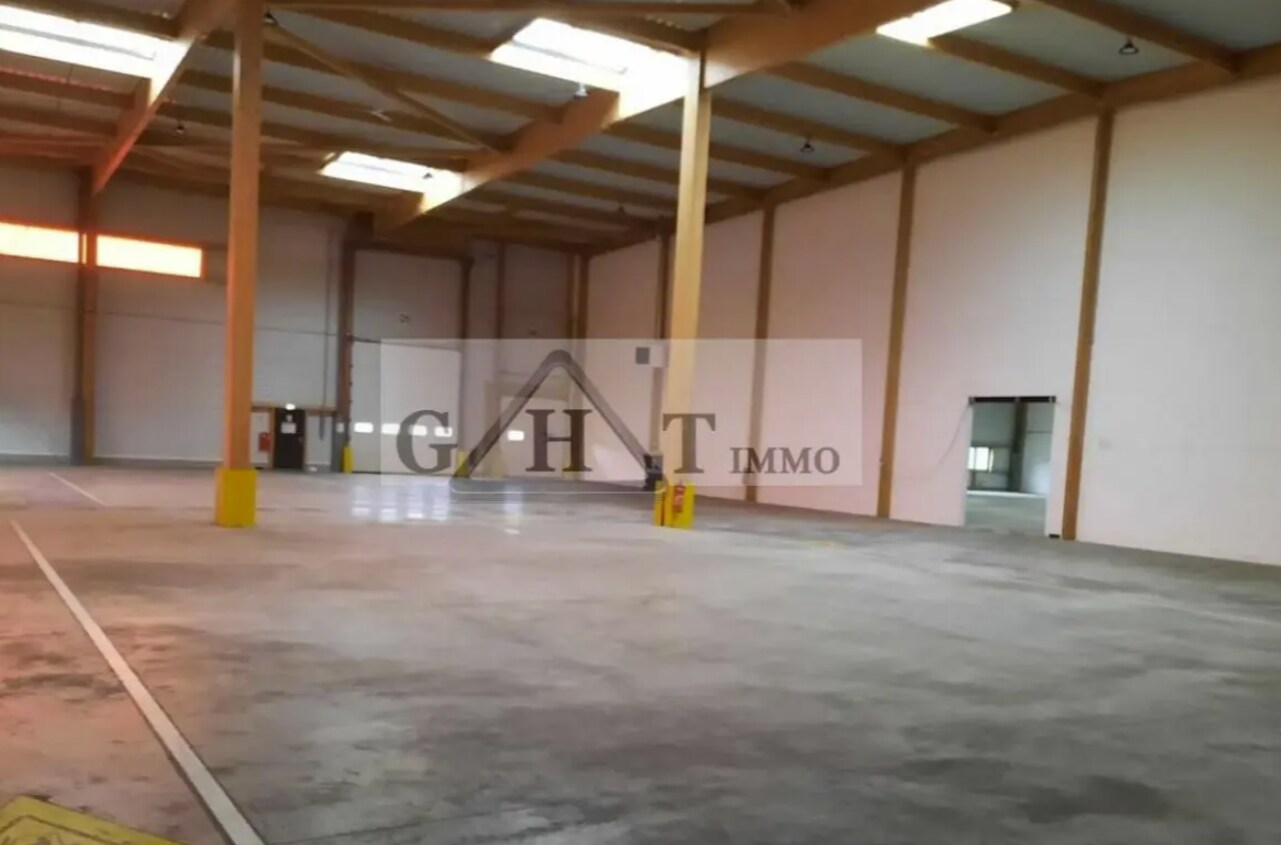 Industriel/Logistique dans Brie-Comte-Robert à louer Photo intérieure– Image 1 sur 3