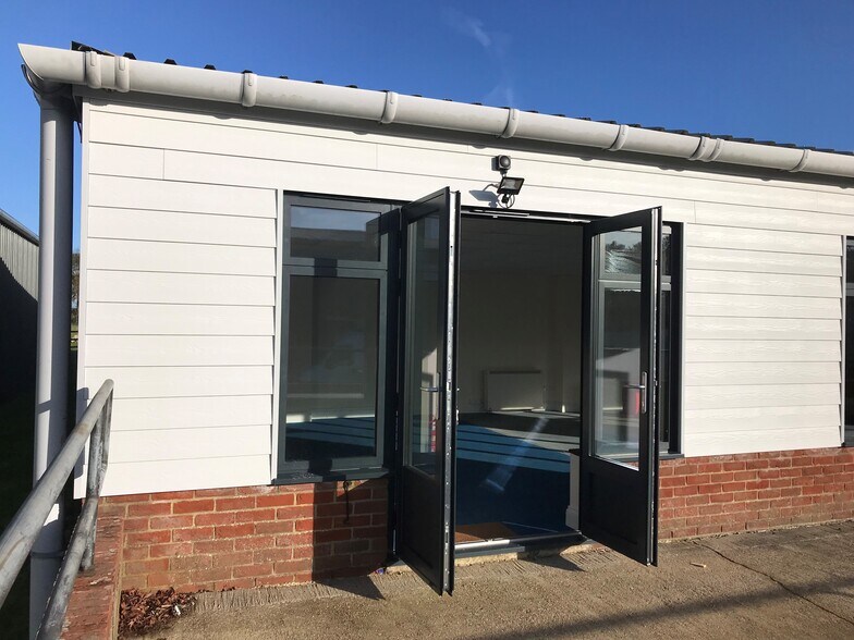 The Long Barn, Norton Farm, Selborne Rd, Alton à louer - Photo de l’immeuble – Image 3 sur 5