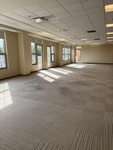 Sockanosset Cross Rd, Cranston, RI à louer Photo intérieure– Image 2 sur 5