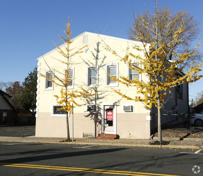 326 S Main St, Manville, NJ à louer - Photo de l’immeuble – Image 2 sur 16