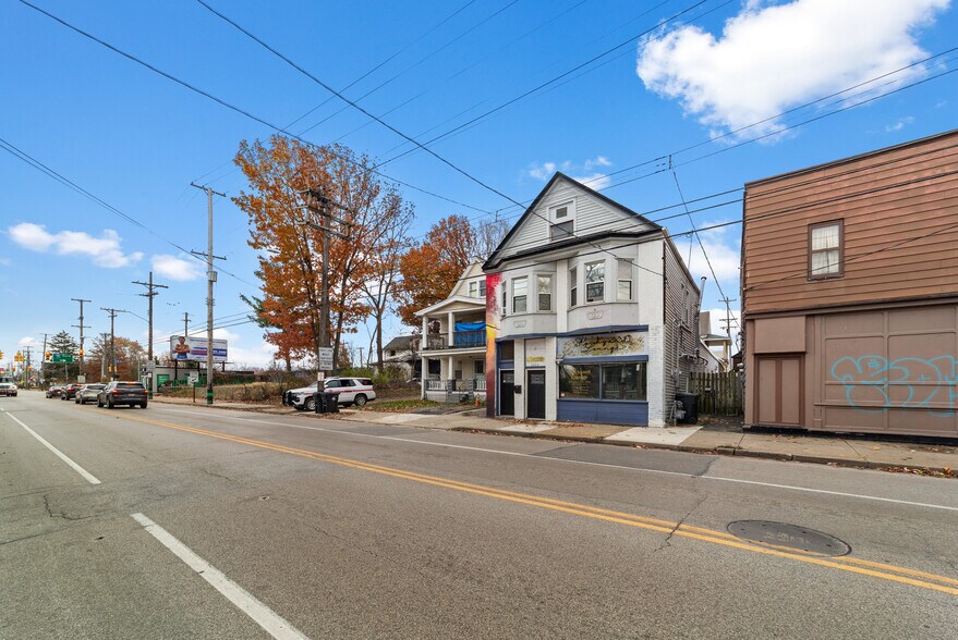 5915 Denison Ave, Cleveland, OH à vendre - Photo de l’immeuble – Image 2 sur 47