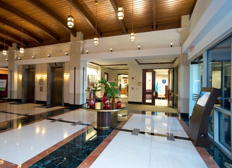 2400 Dallas Pky, Plano, TX à louer - Hall d’entrée – Image 1 sur 8